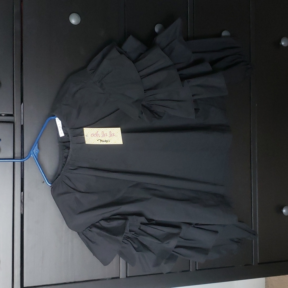 NWT Karlie Black Ruffle Puff Sleeve Top